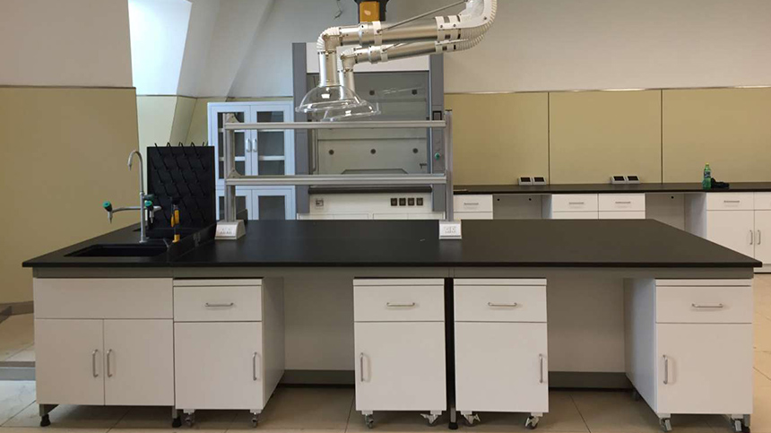 湖南省環(huán)境監(jiān)測站在長?，F(xiàn)代采購實驗室通風柜